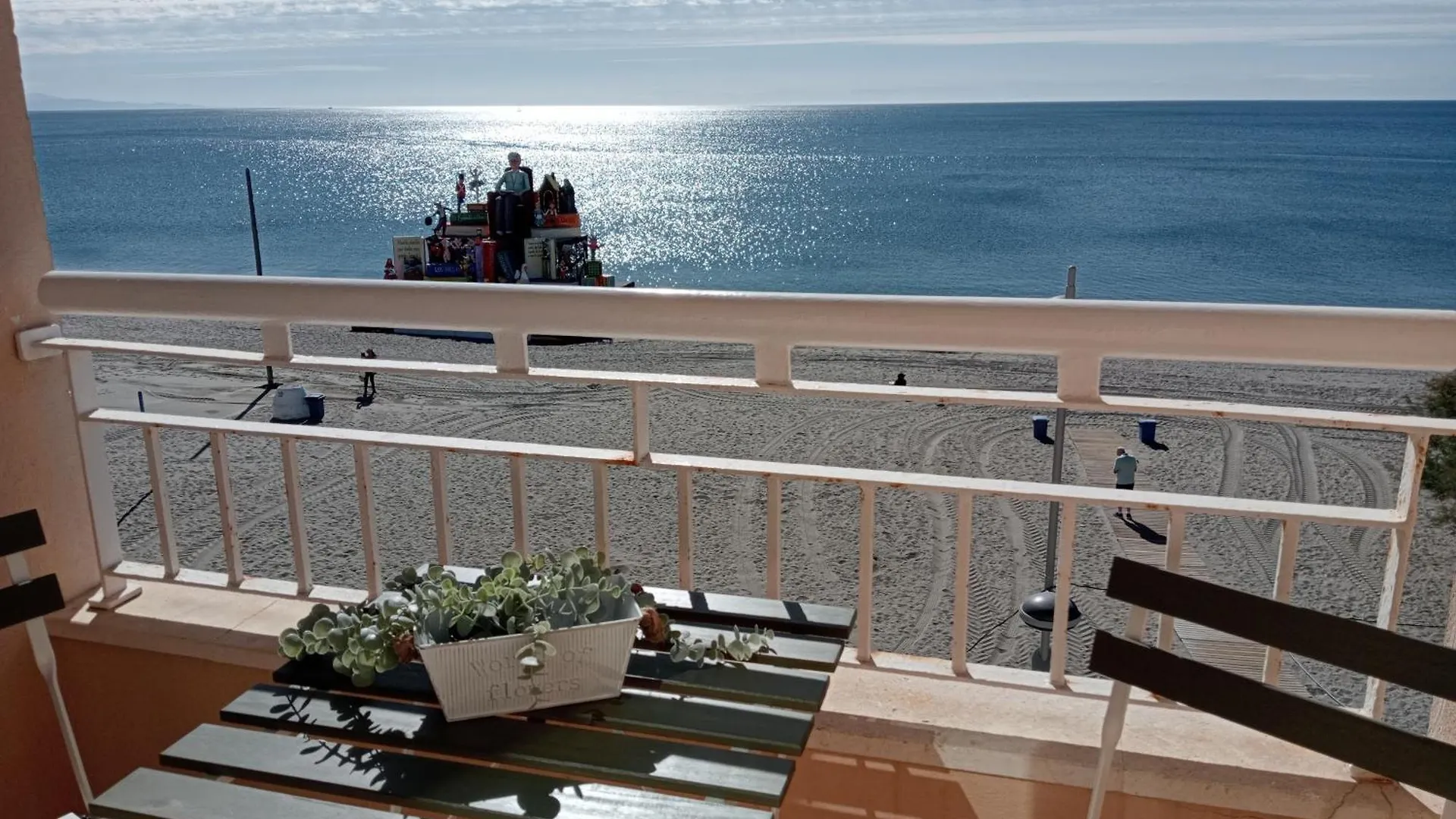 Primera Linea De Playa A 10 Min Estepona location